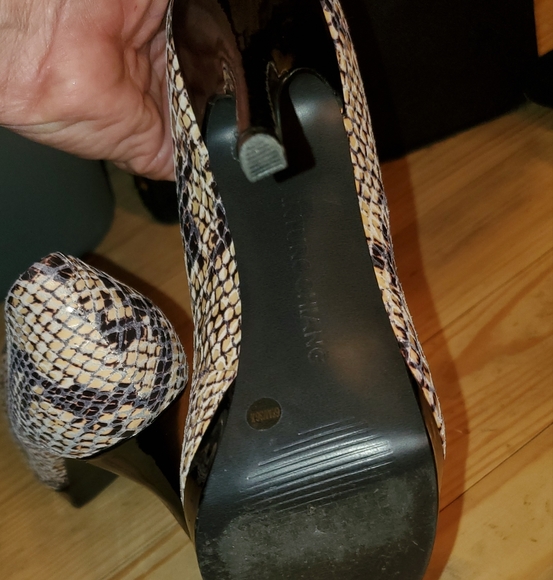 ARTURO CHANG. SIZE 6M, SNAKE SKIN LOOK, PUMPS, SEXY PUMPS. NEVER WORN OUTSIDE. - Picture 4 of 5